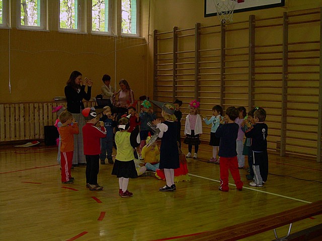 Przedstawienie „Przyjaciele Zajączka”, zdjęcie 8 z 24