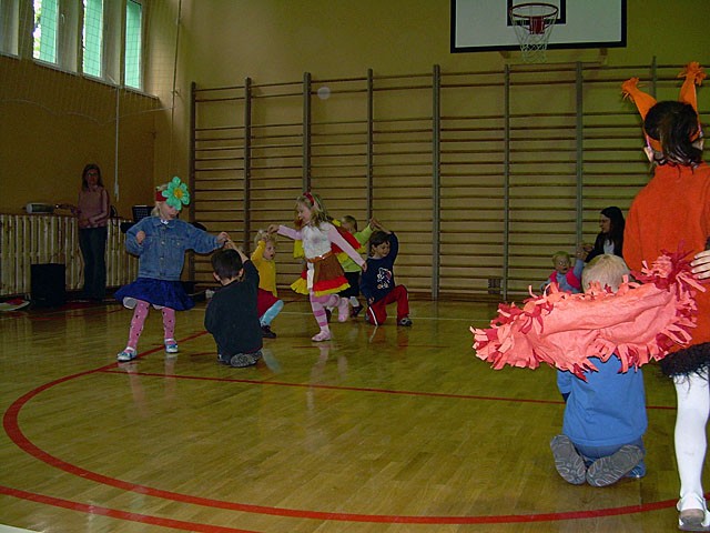Przedstawienie „Przyjaciele Zajączka”, zdjęcie 14 z 24