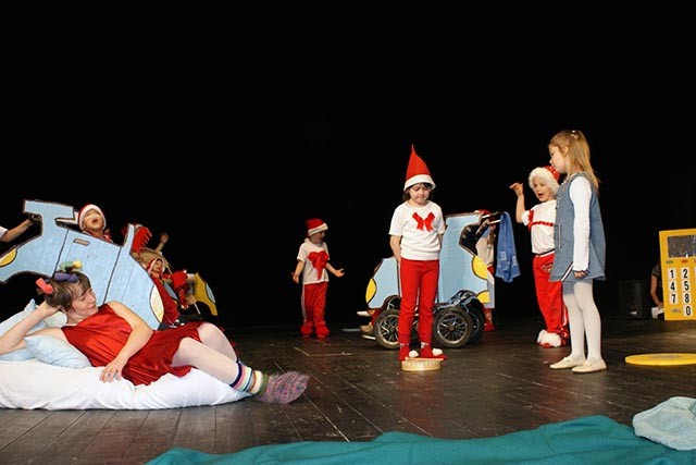 II Festiwal Twórczości Artystycznej Dzieci i Młodzieży Niepełnosprawnej „Kurtyna w górę”, zdjęcie 7 z 34