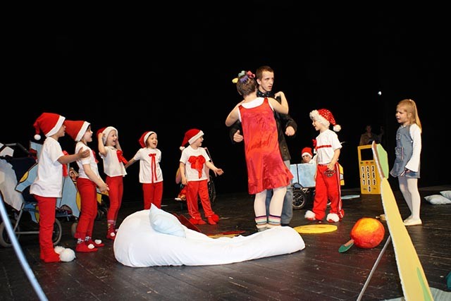 II Festiwal Twórczości Artystycznej Dzieci i Młodzieży Niepełnosprawnej „Kurtyna w górę”, zdjęcie 24 z 34