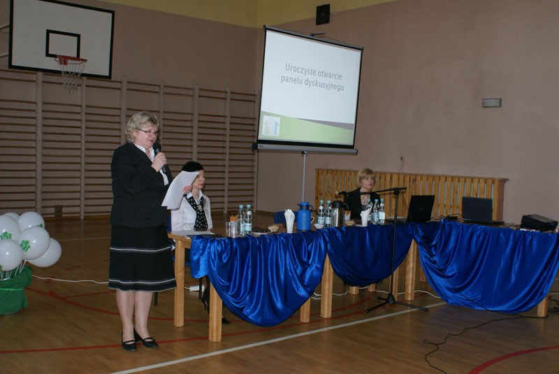Panel dyskusyjny „Potrzeby edukacyjno-terapeutyczne dzieci i młodzieży z autyzmem”, zdjęcie 2 z 32