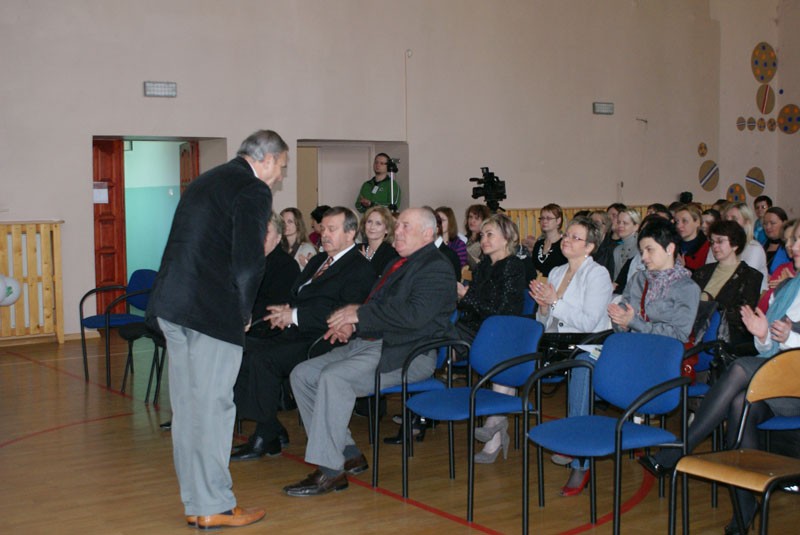 Panel dyskusyjny „Potrzeby edukacyjno-terapeutyczne dzieci i młodzieży z autyzmem”, zdjęcie 3 z 32