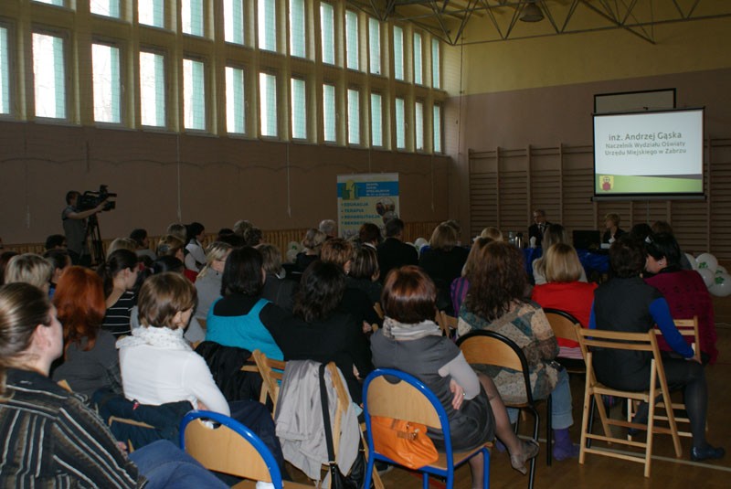 Panel dyskusyjny „Potrzeby edukacyjno-terapeutyczne dzieci i młodzieży z autyzmem”, zdjęcie 7 z 32