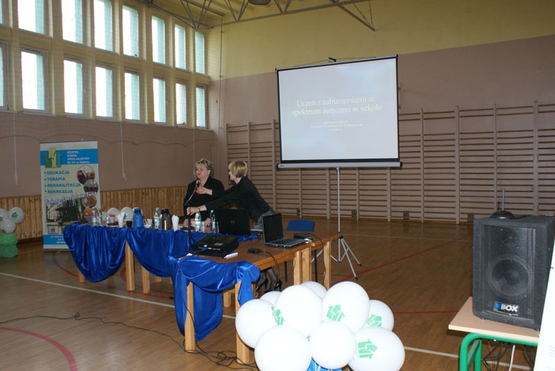 Panel dyskusyjny „Potrzeby edukacyjno-terapeutyczne dzieci i młodzieży z autyzmem”, zdjęcie 9 z 32