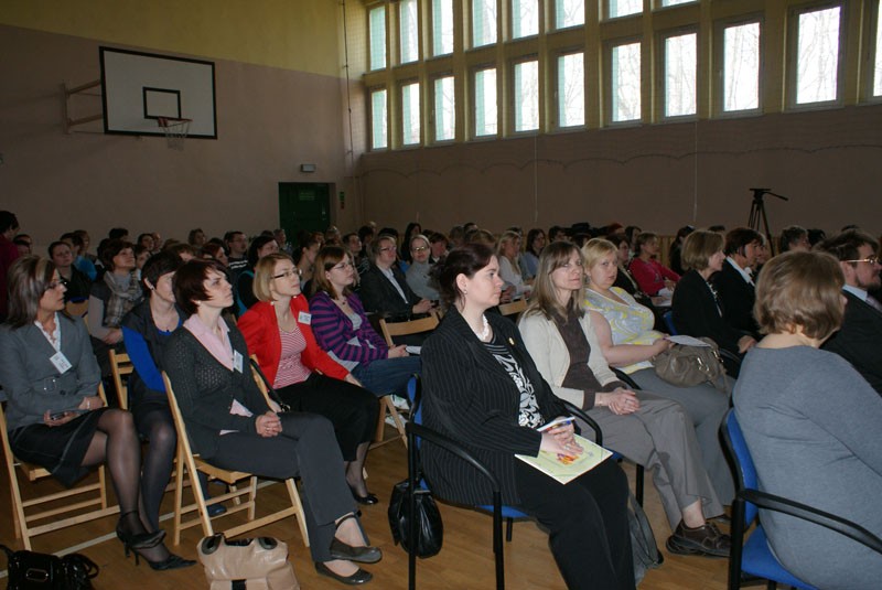 Panel dyskusyjny „Potrzeby edukacyjno-terapeutyczne dzieci i młodzieży z autyzmem”, zdjęcie 10 z 32
