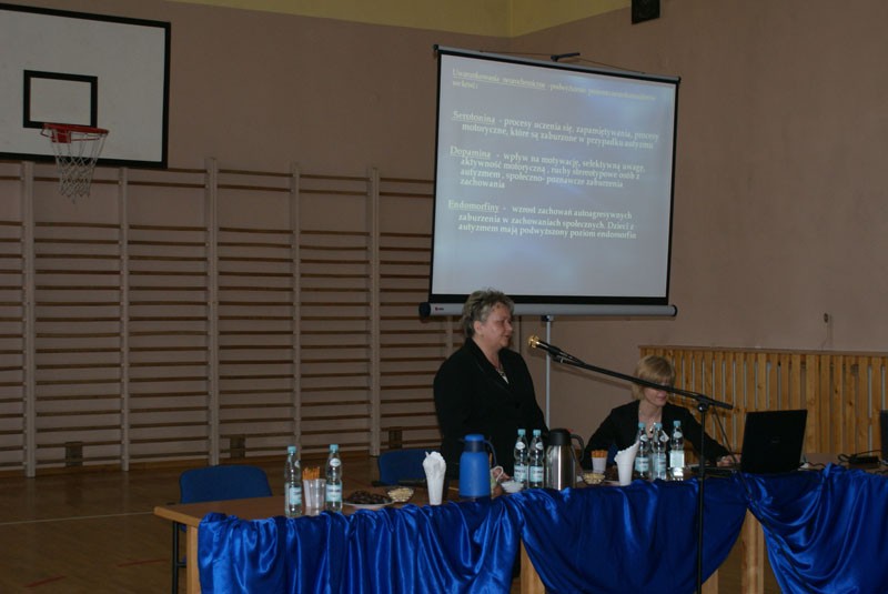 Panel dyskusyjny „Potrzeby edukacyjno-terapeutyczne dzieci i młodzieży z autyzmem”, zdjęcie 12 z 32