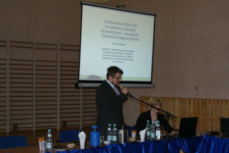 Panel dyskusyjny „Potrzeby edukacyjno-terapeutyczne dzieci i młodzieży z autyzmem”, zdjęcie 13 z 32