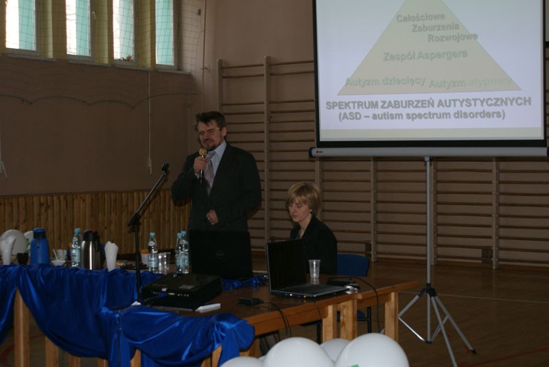 Panel dyskusyjny „Potrzeby edukacyjno-terapeutyczne dzieci i młodzieży z autyzmem”, zdjęcie 14 z 32