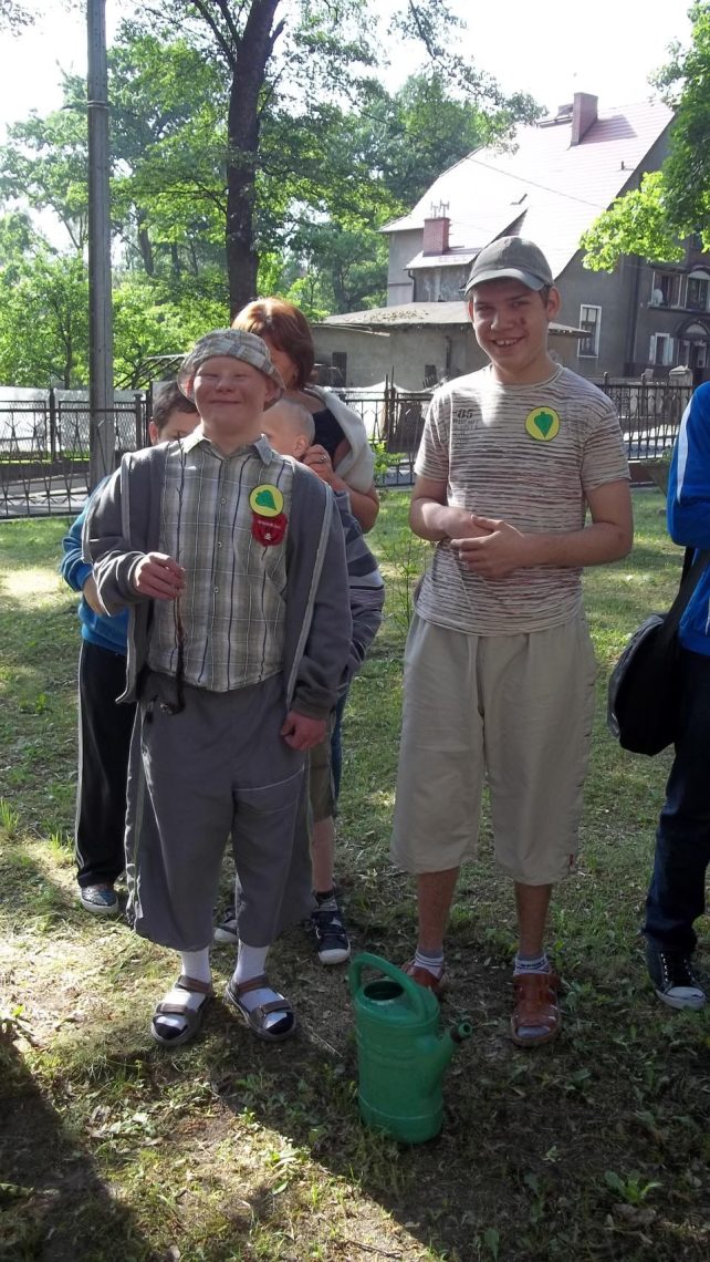 Bukowe drzewko z 30-tką szkolnych doświadczeń w Zespole Szkół Specjalnych Nr 41 w Zabrzu, zdjęcie 4 z 14