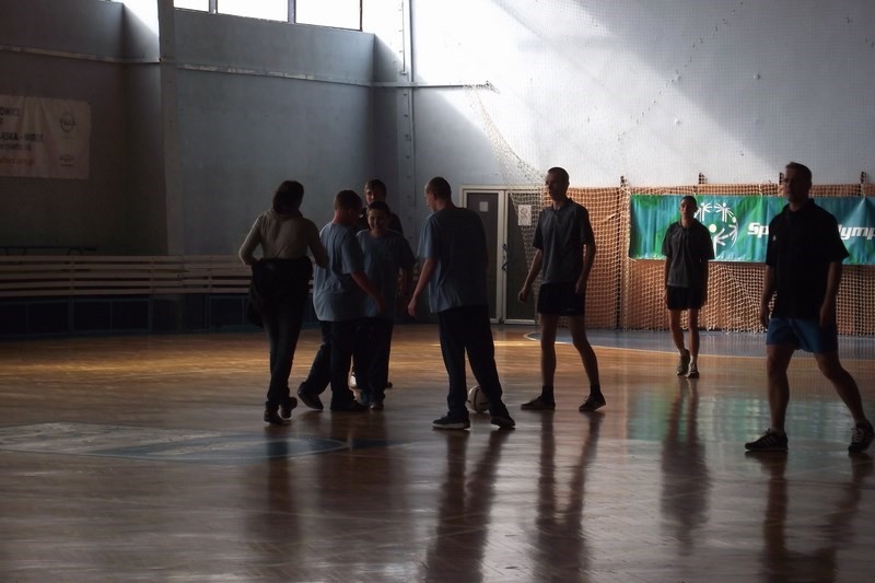 Regionalny Turniej w Halowej Piłce Nożnej Olimpiad Specjalnych w Rudzie Śląskiej, zdjęcie 2 z 10