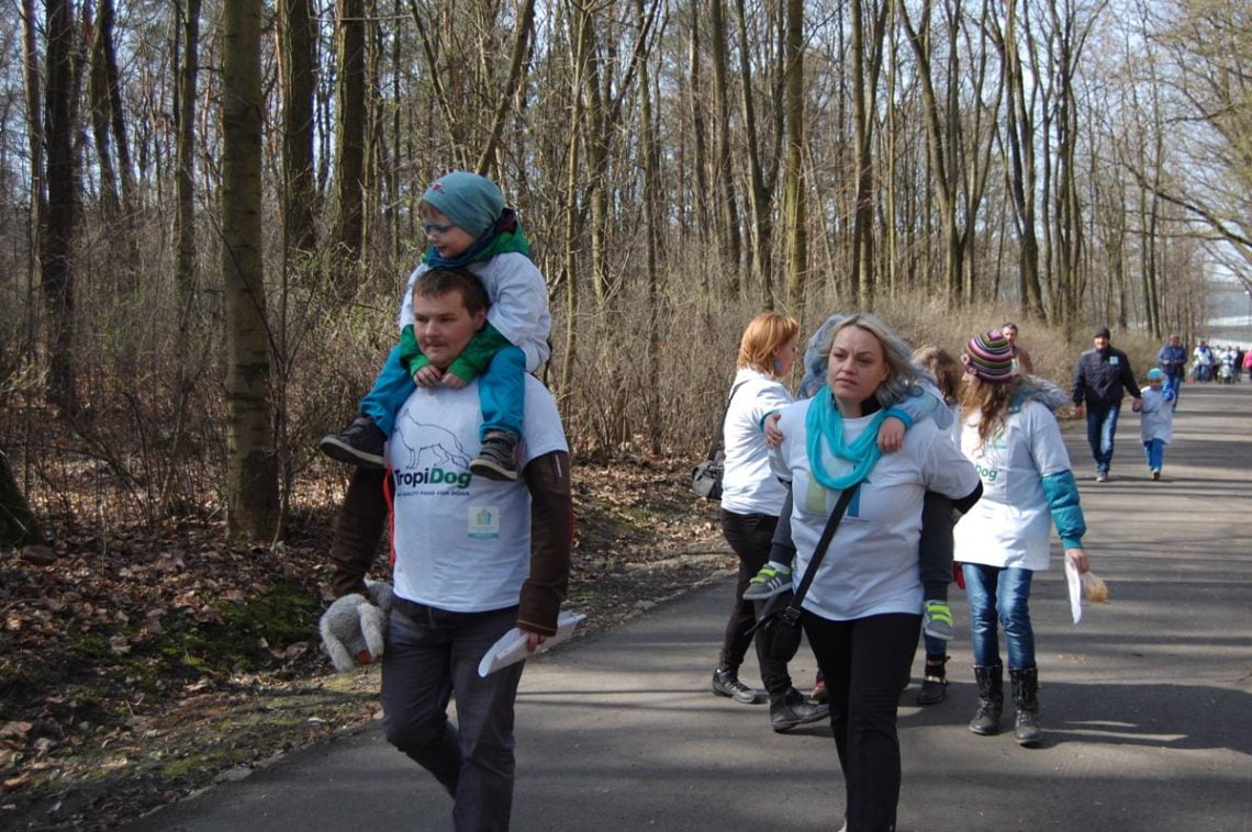 Niebieski dogtrekking uczniowie65