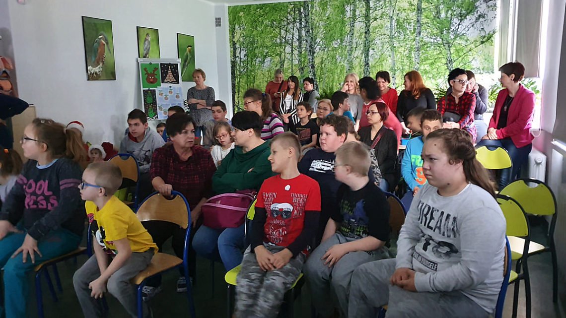 Nauczyciele śpiewają kolędy