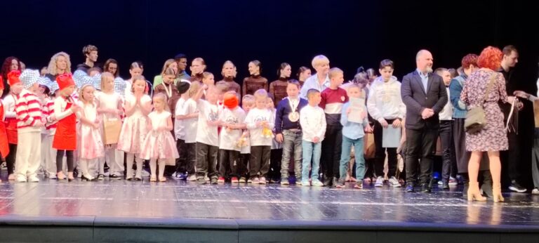 8 Festiwal Kultury i Sztuki Mlodziezy Szkolnej im N. Kroczka w Zabrzu 17