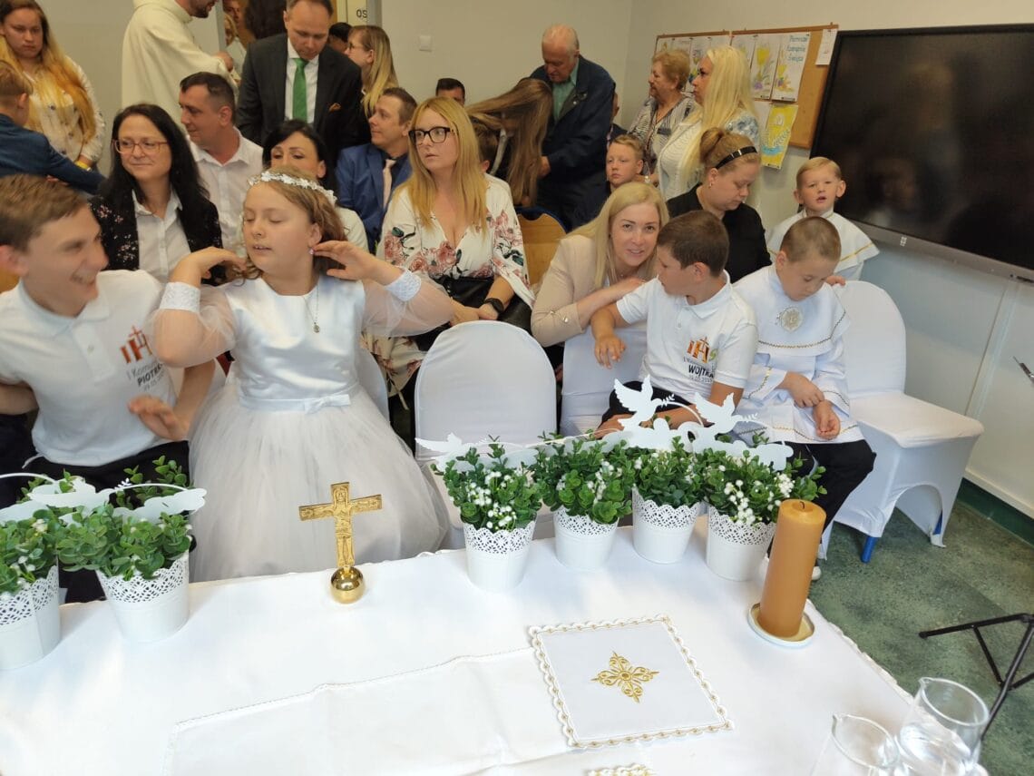 Pierwsza Komunia Swieta w naszej szkole 15