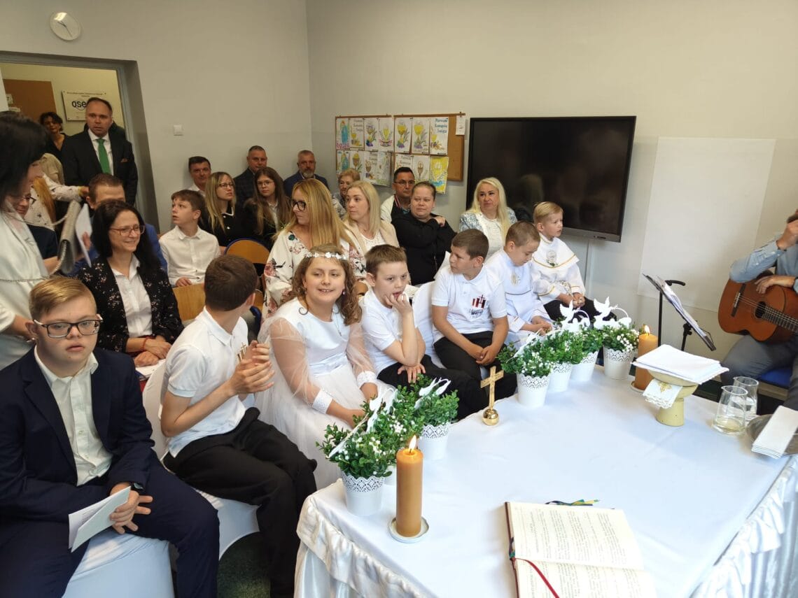 Pierwsza Komunia Swieta w naszej szkole 28