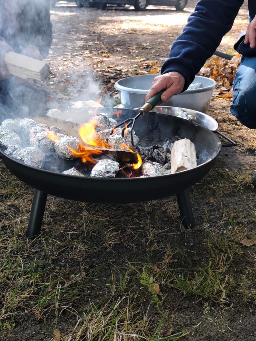 Ziemniaki w folii pieczone w palenisku