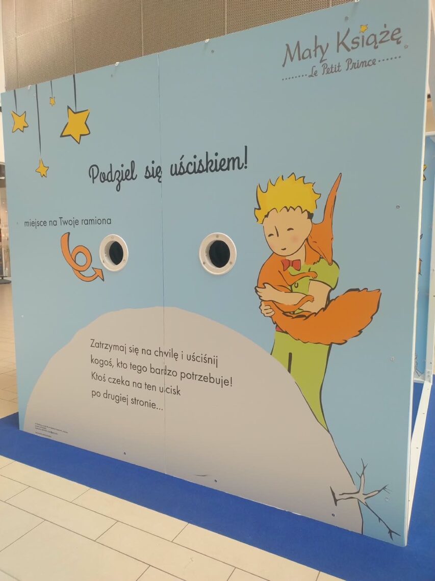 Ściana „Podziel się uściskiem!” z Małym Księciem
